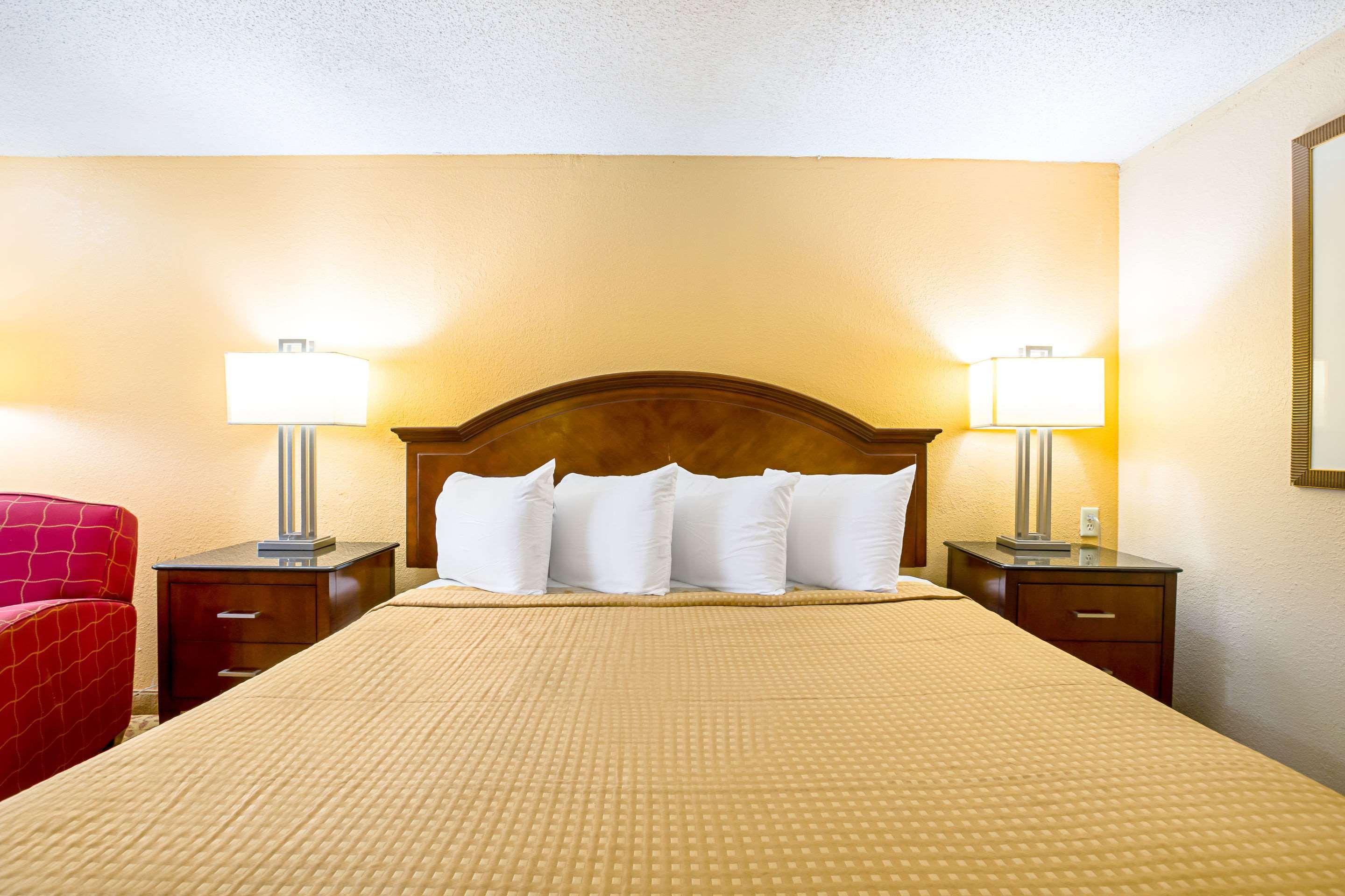 Rodeway Inn Metro Airport Ромулус Экстерьер фото