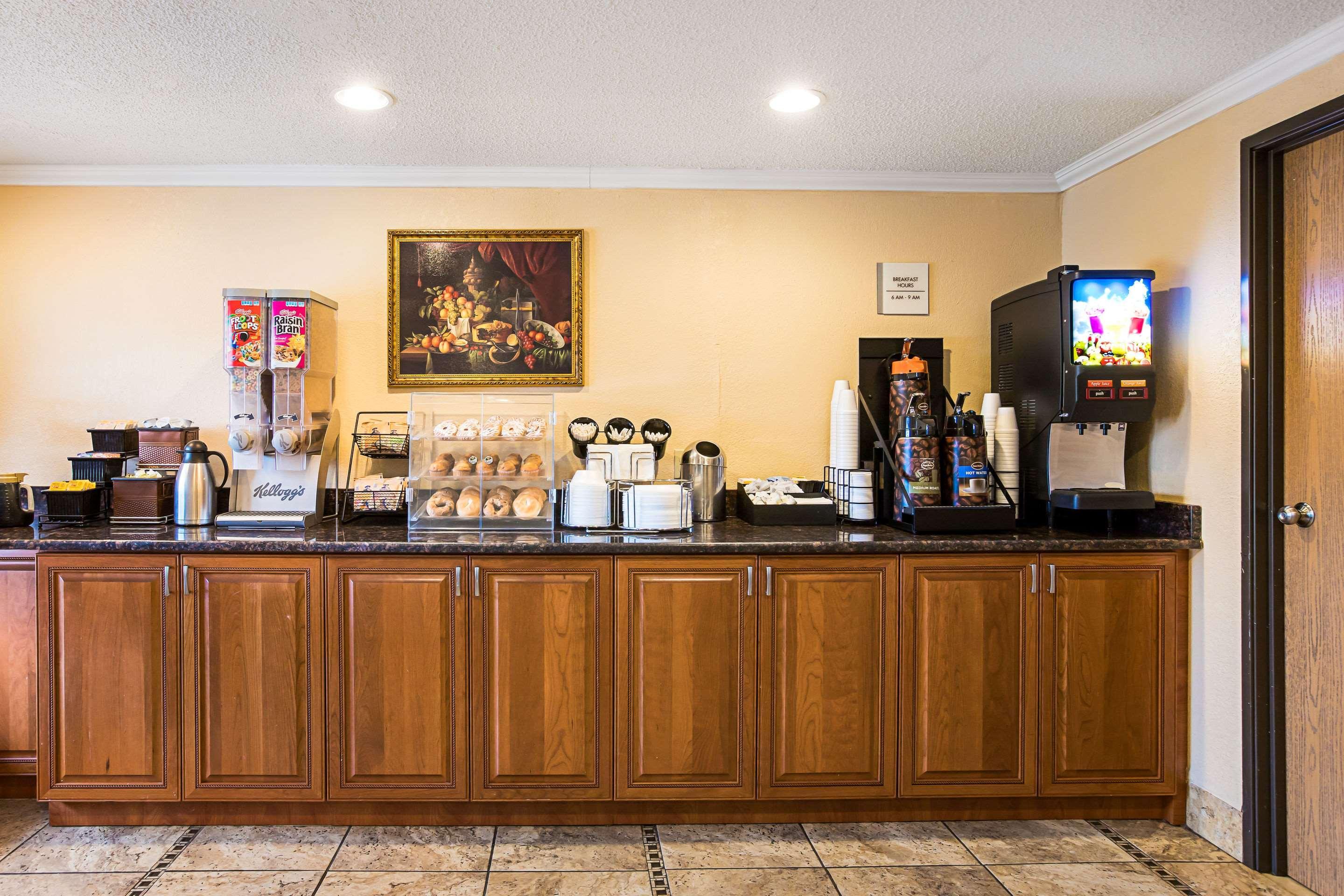 Rodeway Inn Metro Airport Ромулус Экстерьер фото