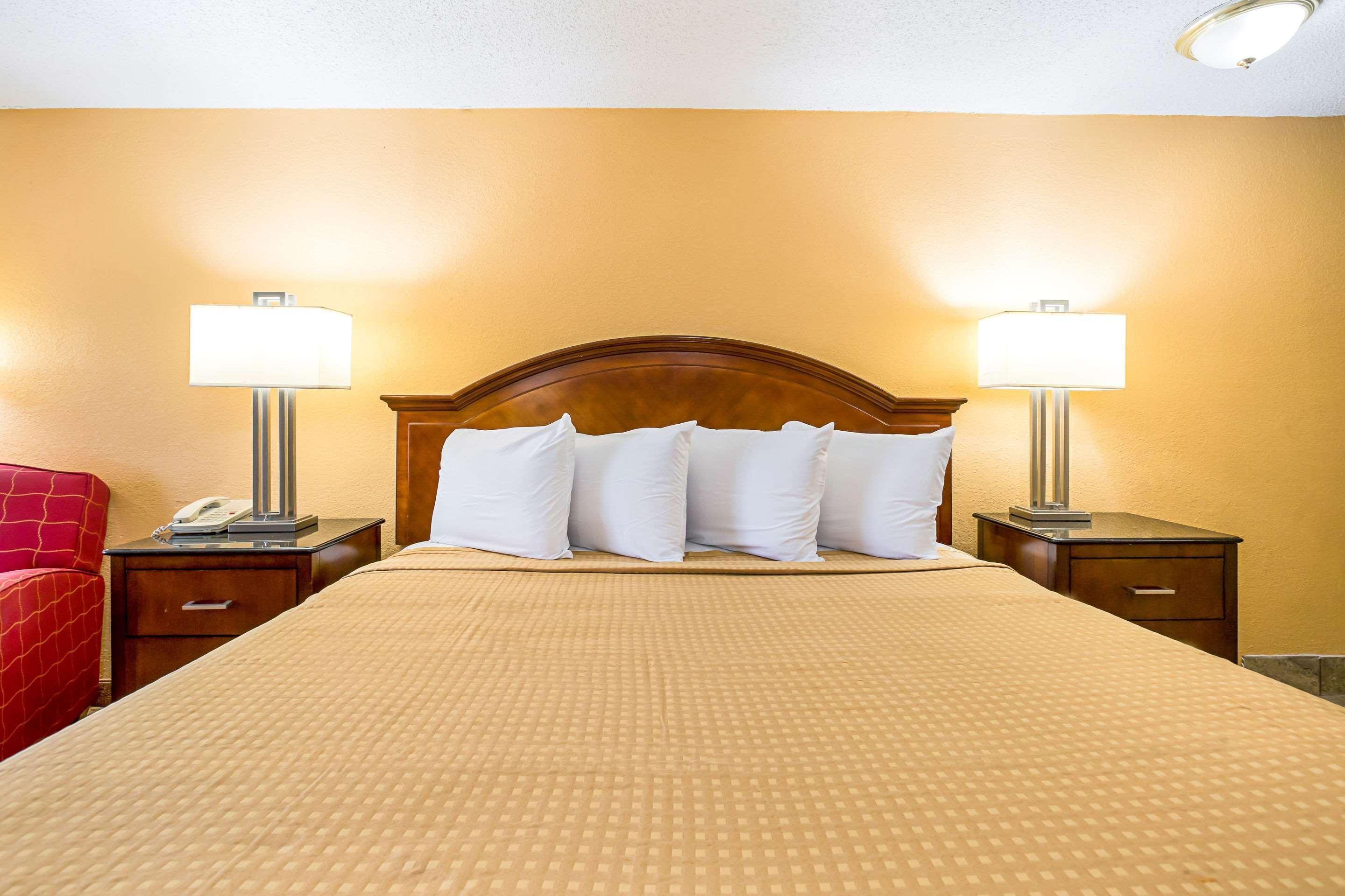 Rodeway Inn Metro Airport Ромулус Экстерьер фото