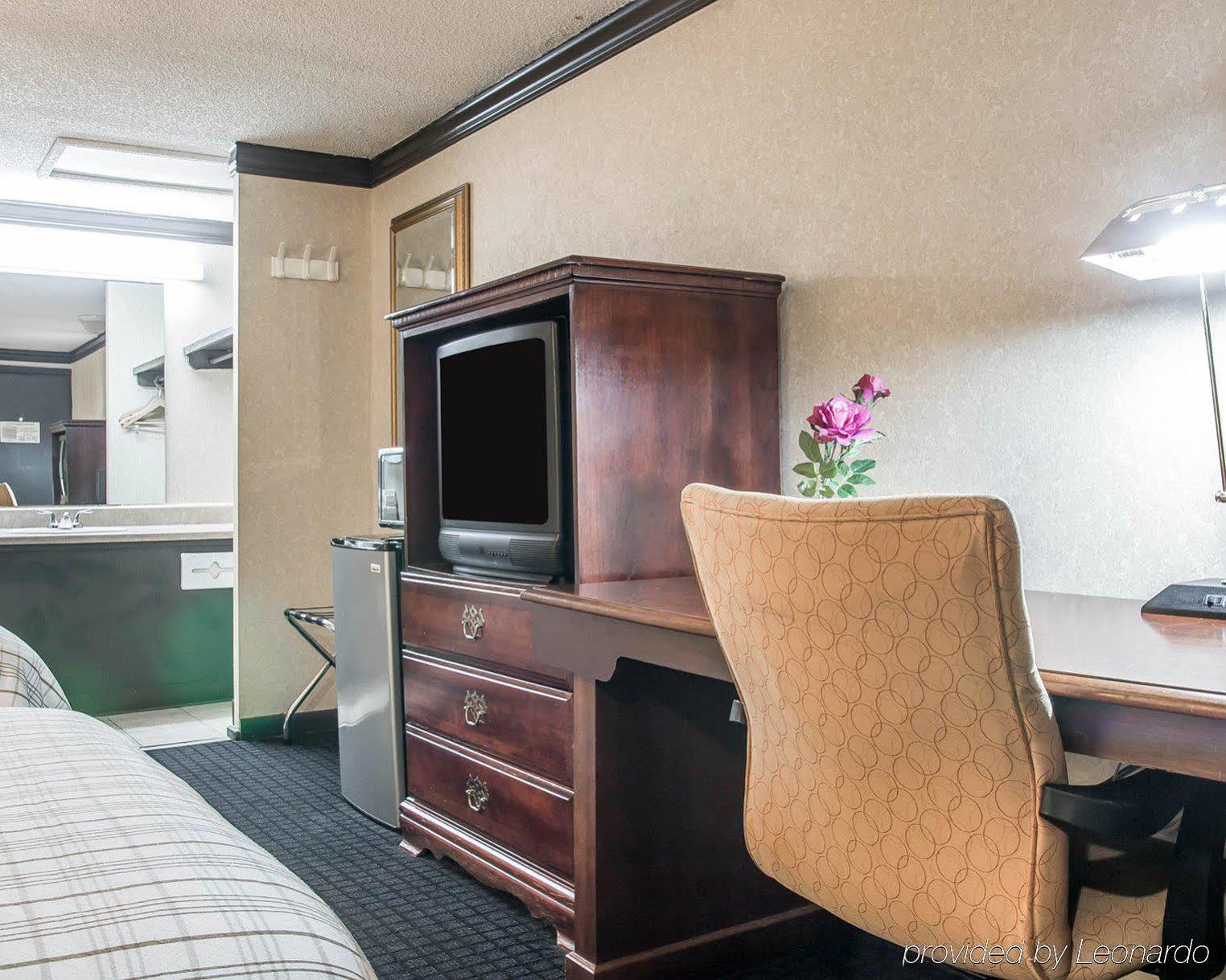 Rodeway Inn Metro Airport Ромулус Экстерьер фото